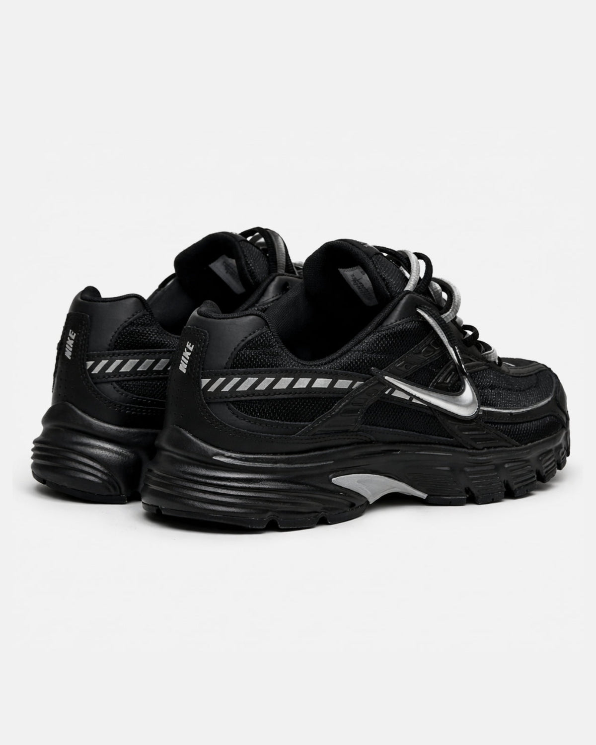 Nike Initiator - Black / Grey - Sneykers