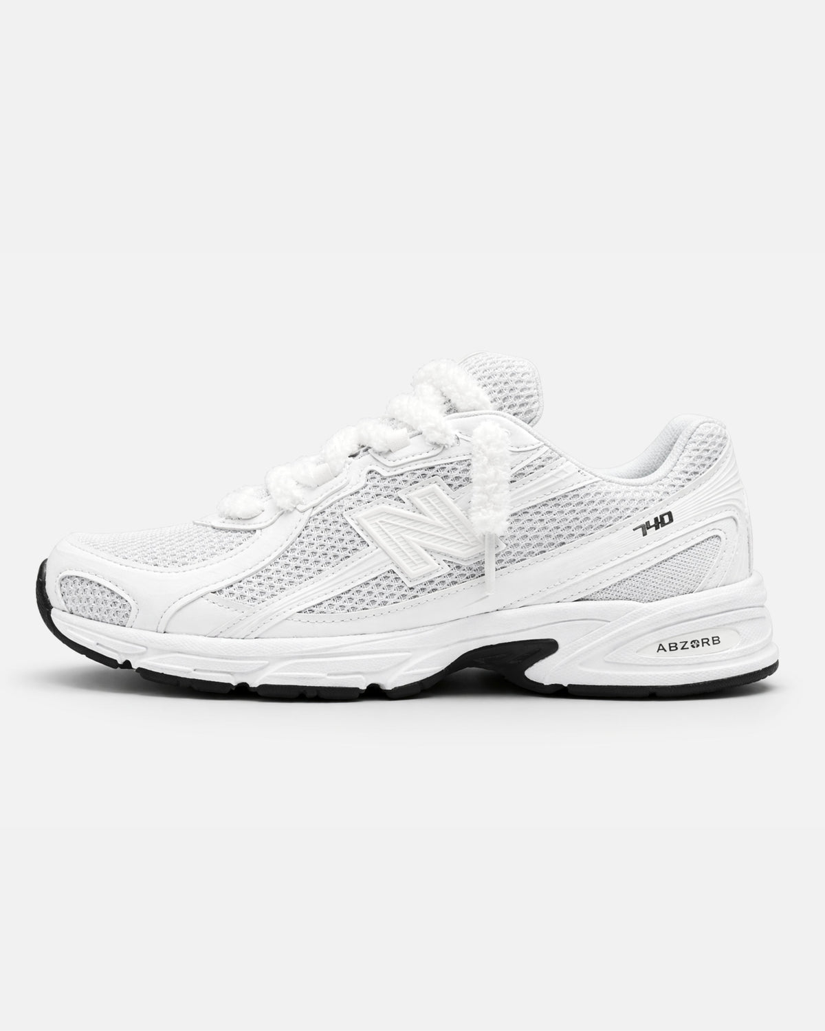New Balance 740 - Triple White - Sneykers