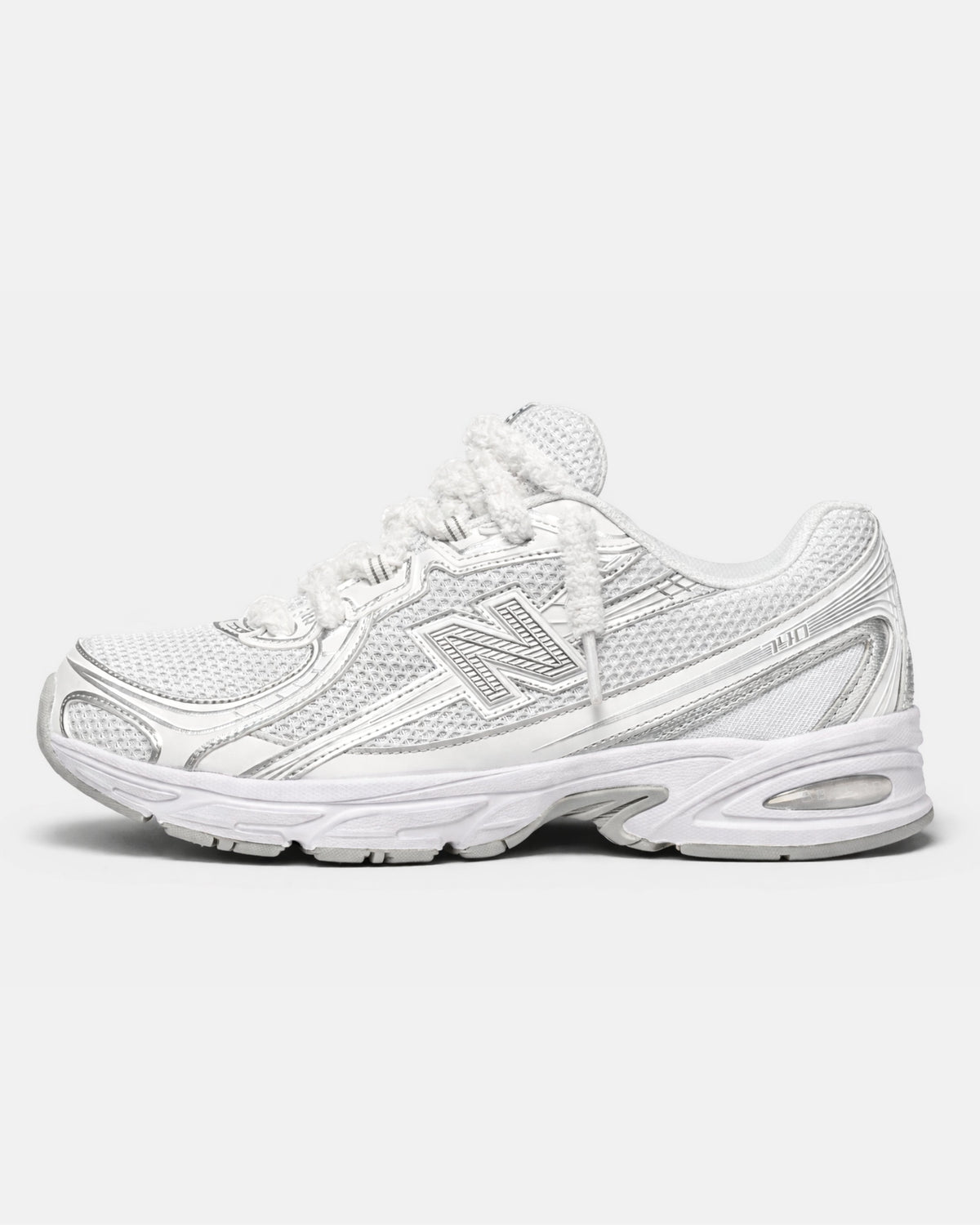 New Balance 740 - White - Sneykers
