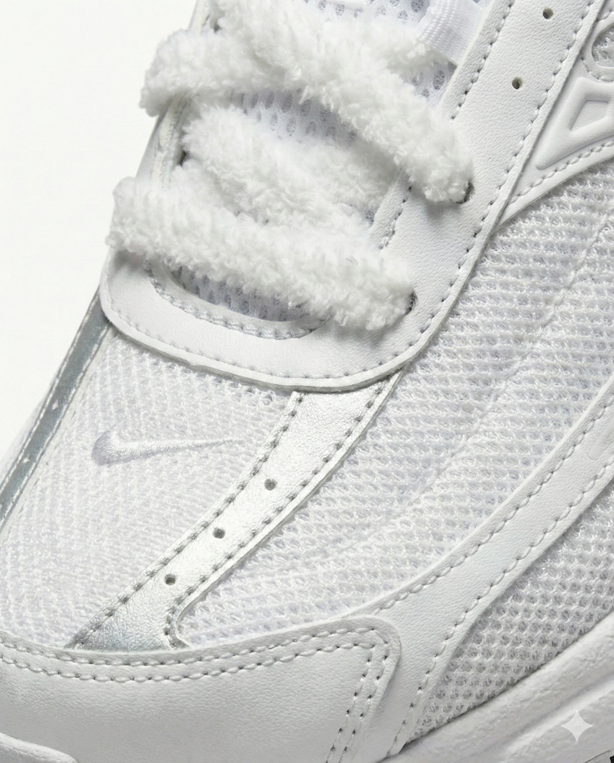 Nike Initiator - Triple White - Sneykers