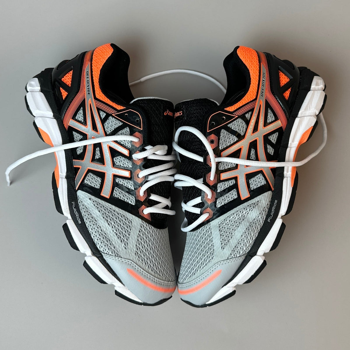 ASICS Gel Nimbus 16 - Gris Clair / Orange - Sneykers