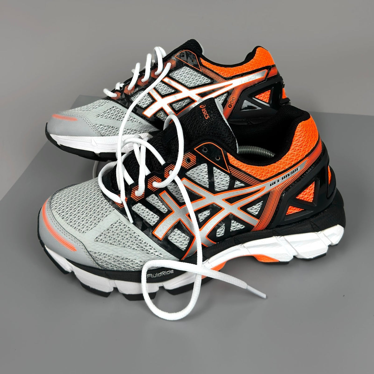 ASICS Gel Nimbus 16 - Gris Clair / Orange - Sneykers