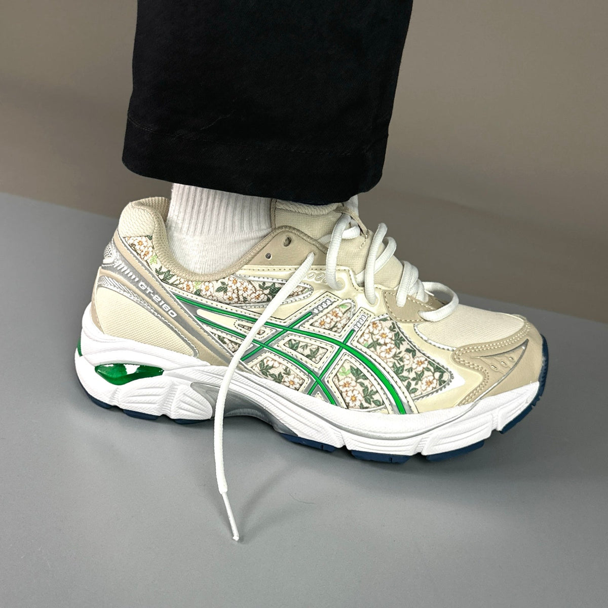 ASICS Gel Nimbus 16 - Crème / Vert - Sneykers
