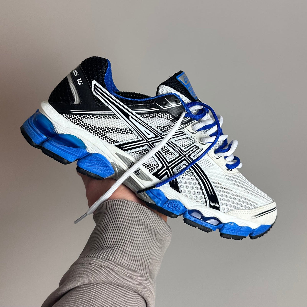 ASICS Gel Nimbus 16 - Blanc / Bleu Vif / Noir - Sneykers