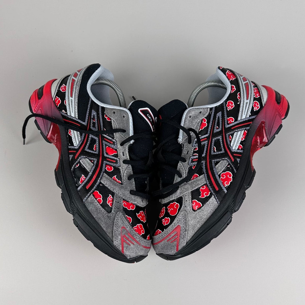 ASICS Gel Nimbus 16 - Gris / Rouge - Sneykers