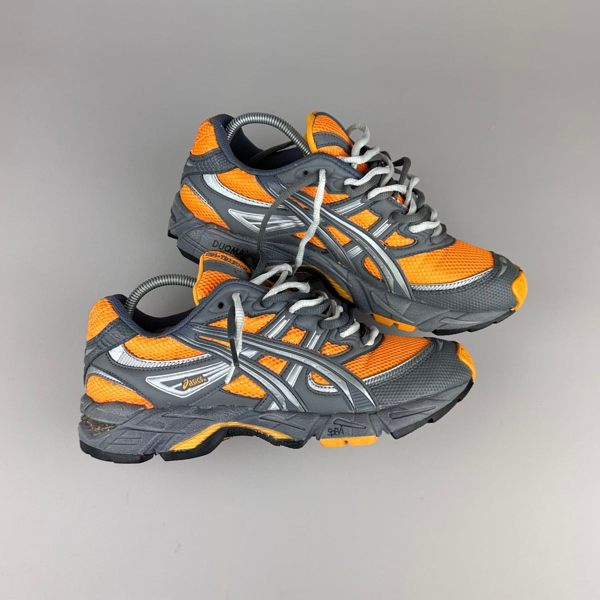 ASICS Gel Nimbus 16 - Gris / Orange - Sneykers
