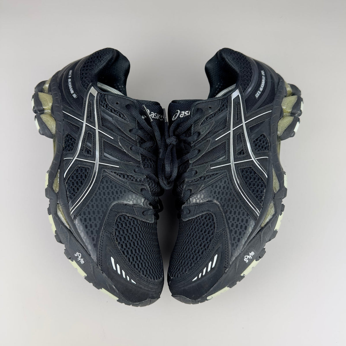 ASICS Gel Nimbus 16 - Noir / Kaki / Crème - Sneykers