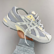 ASICS Gel Nimbus 16 - Gris Clair / Crème - Sneykers