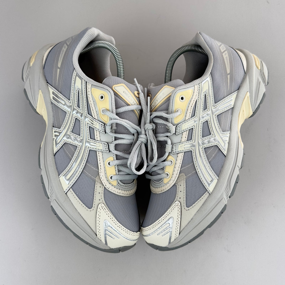 ASICS Gel Nimbus 16 - Gris Clair / Crème - Sneykers