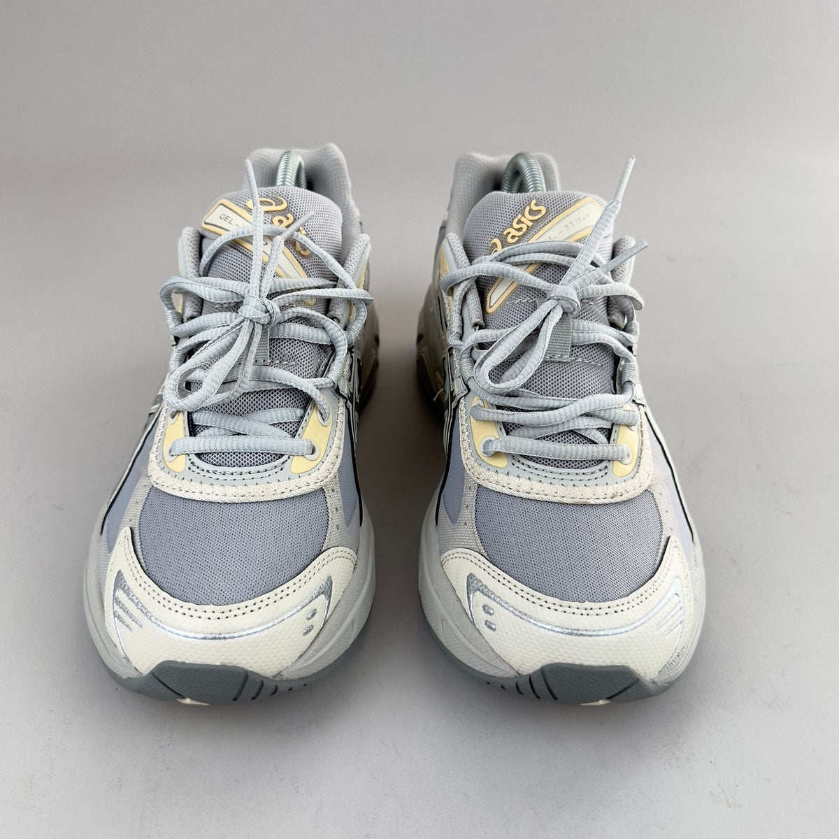 ASICS Gel Nimbus 16 - Gris Clair / Crème - Sneykers