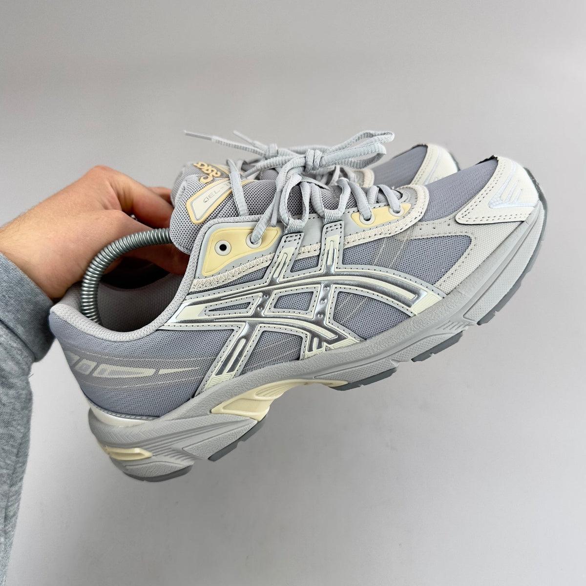 ASICS Gel Nimbus 16 - Gris Clair / Crème - Sneykers