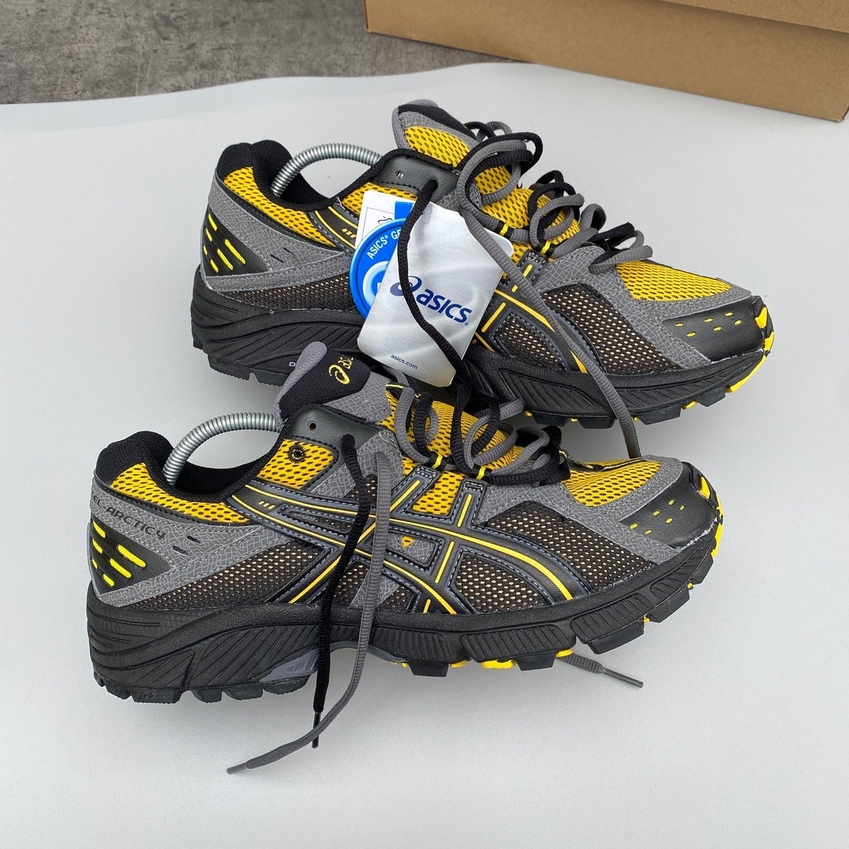 ASICS Gel Nimbus 16 - Gris / Jaune - Sneykers