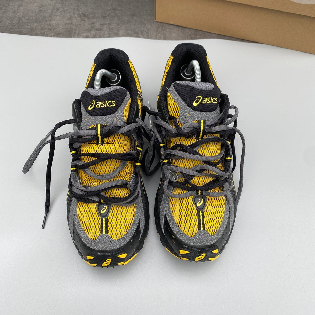 ASICS Gel Nimbus 16 - Gris / Jaune - Sneykers
